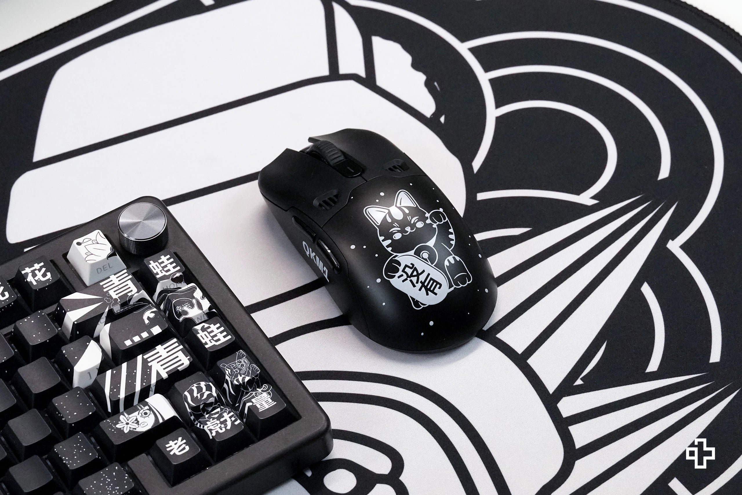 QKM1 MOMO Black Mouse Cover