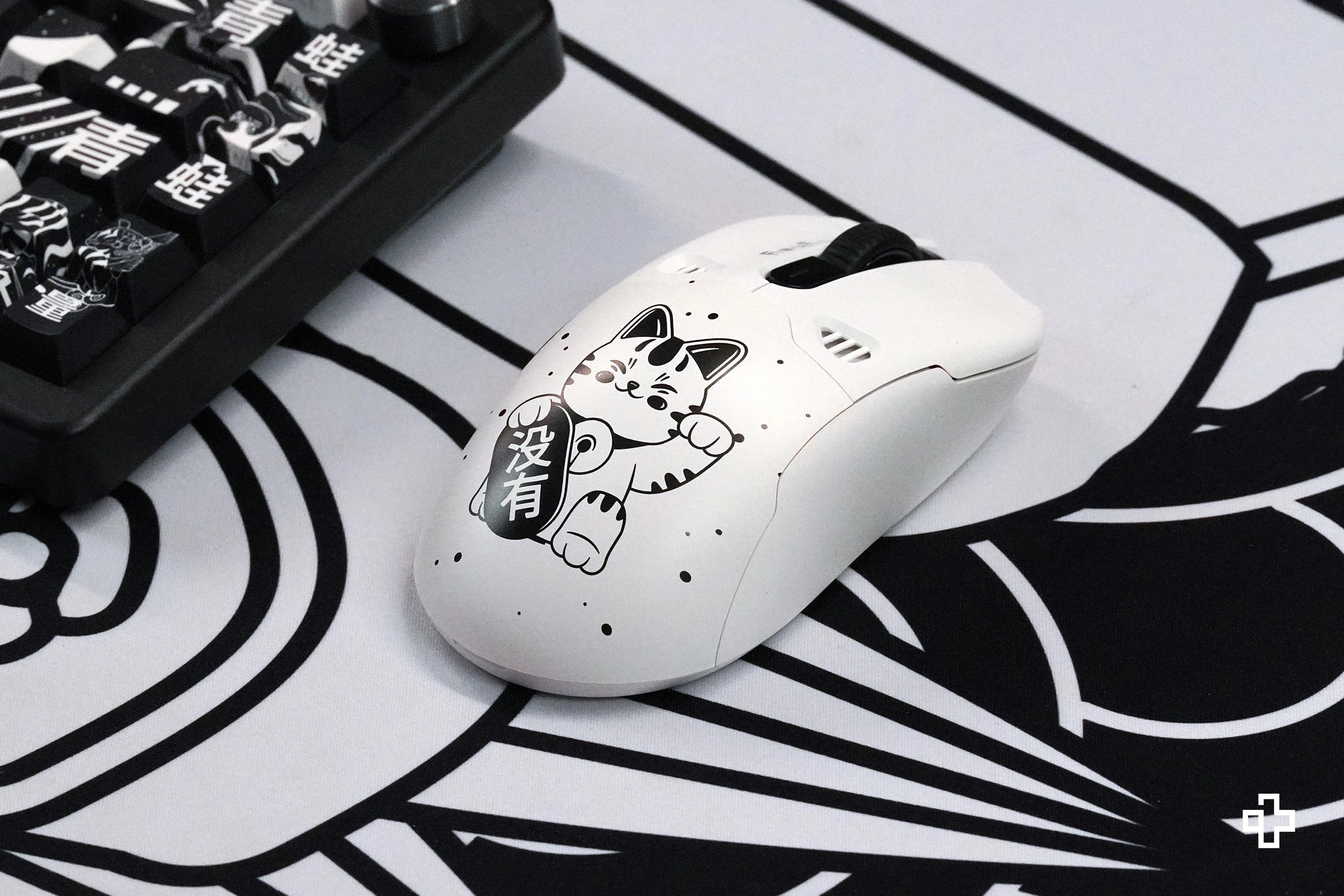 QKM1 MOMO White Mouse Cover