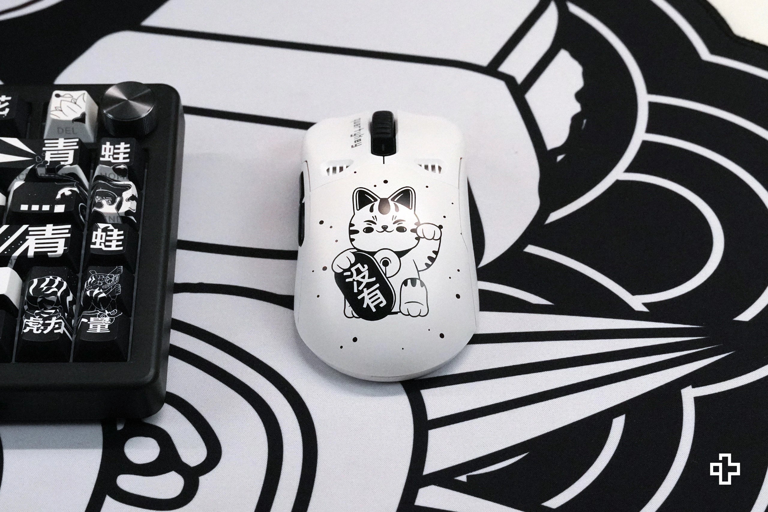 QKM1 MOMO White Mouse Cover