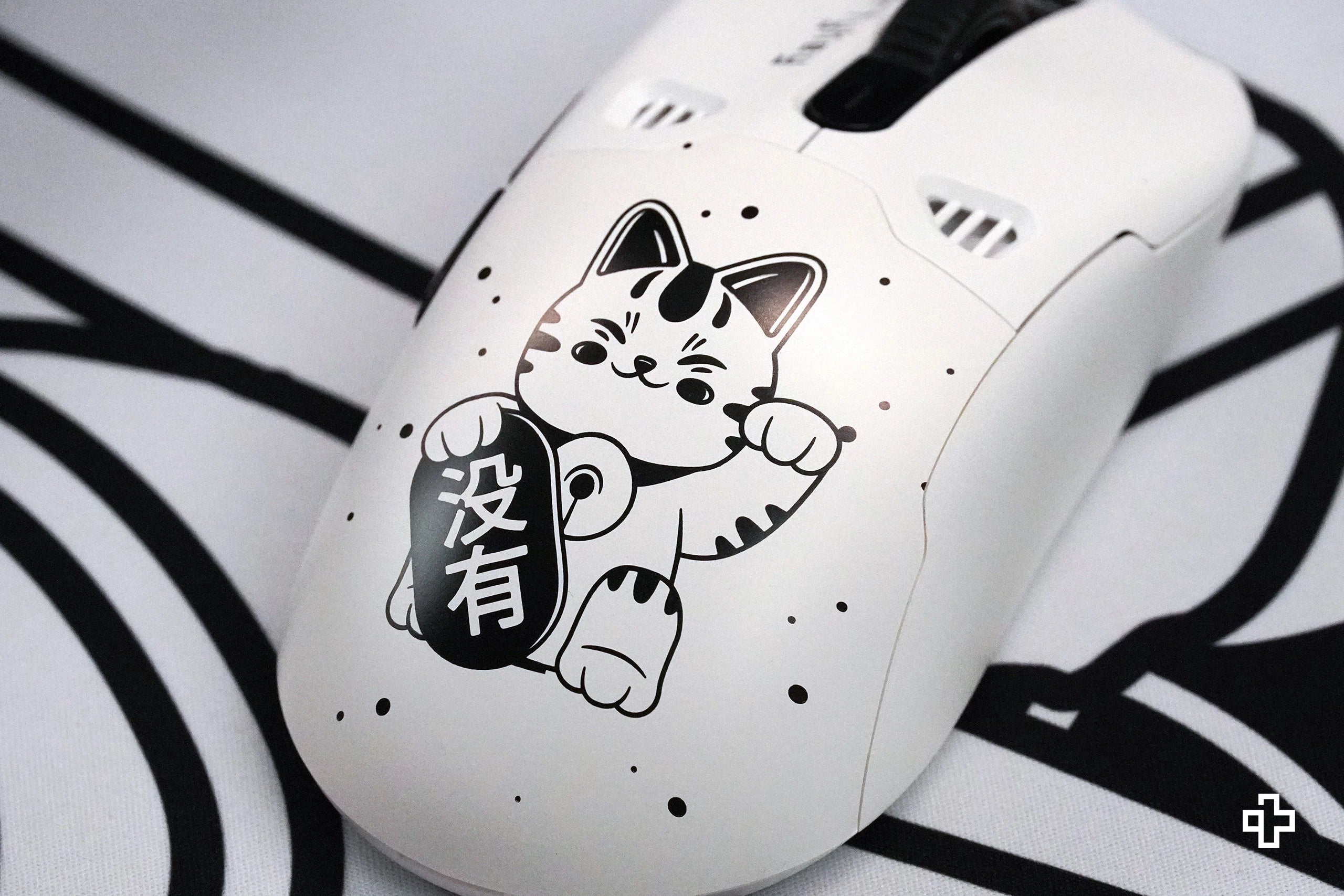 QKM1 MOMO White Mouse Cover