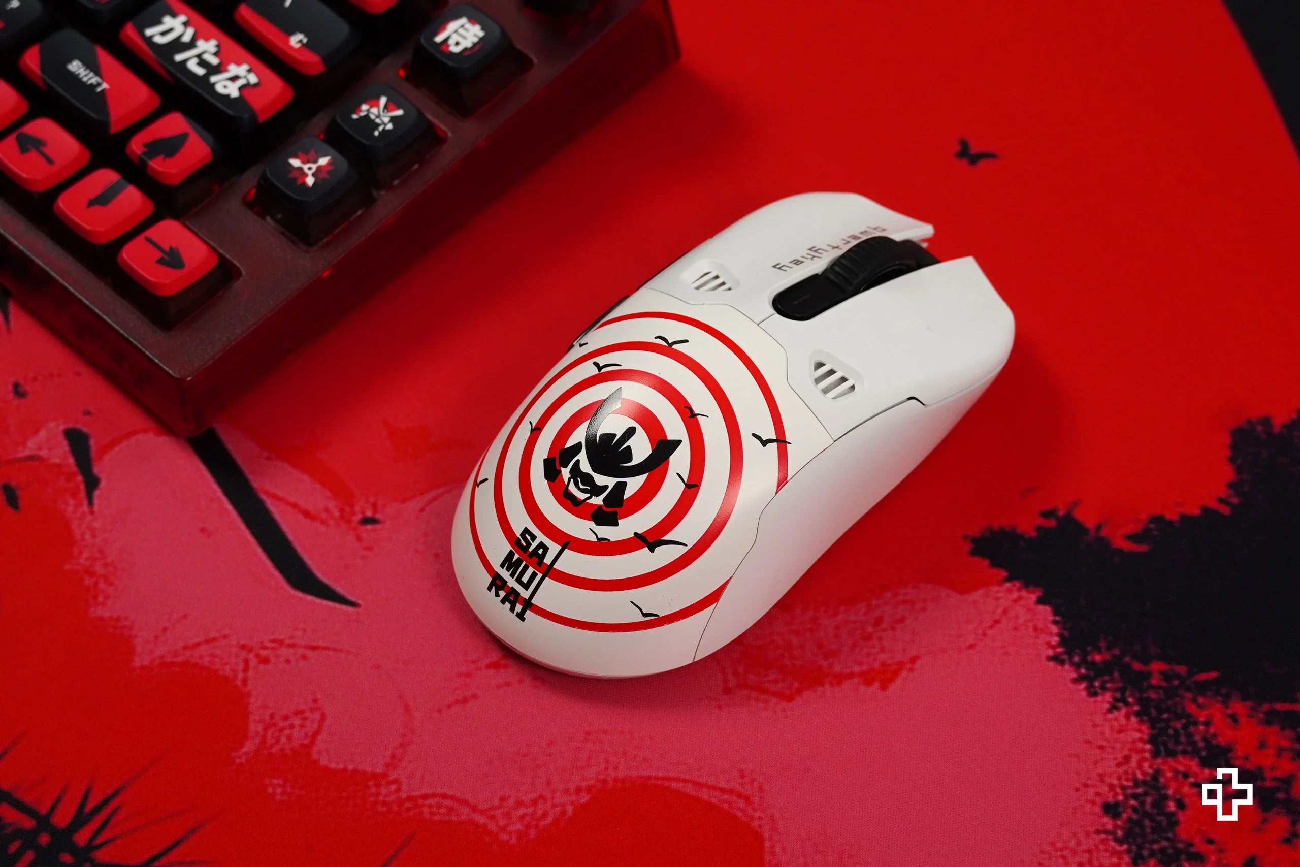 QKM1 Samurai White Mouse Cover