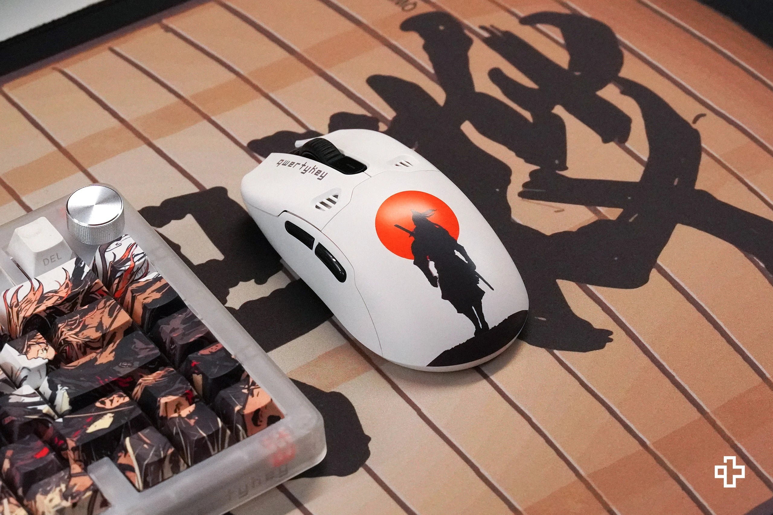 QKM1 Striker White Mouse Cover