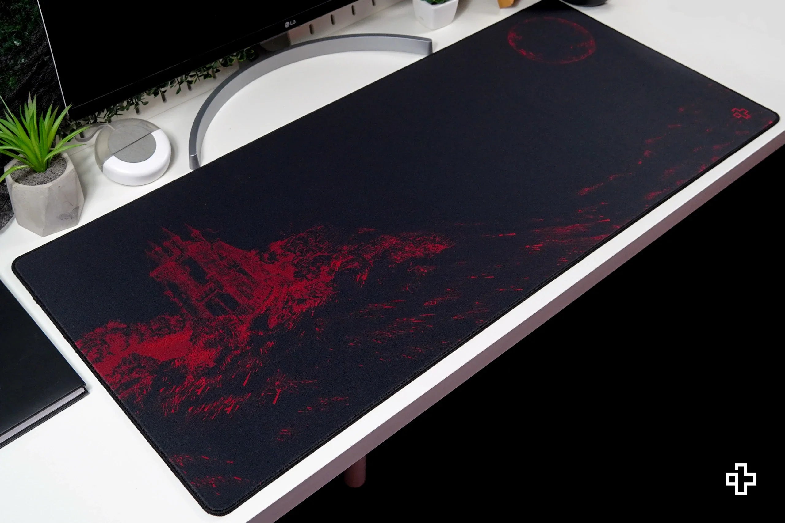 QwertyKey Dracula Deskmat 4mm Stitched Edges