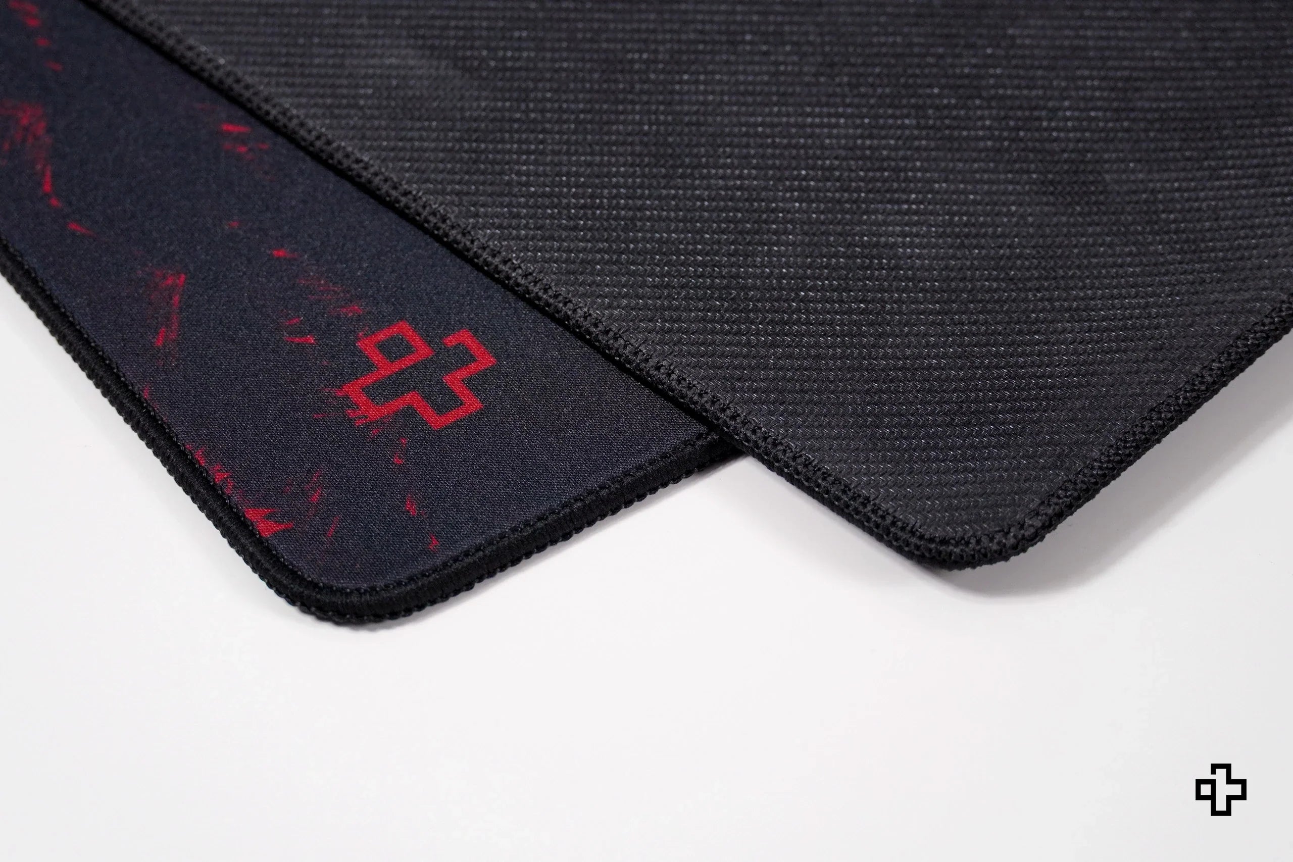 QwertyKey Dracula Deskmat 4mm Stitched Edges