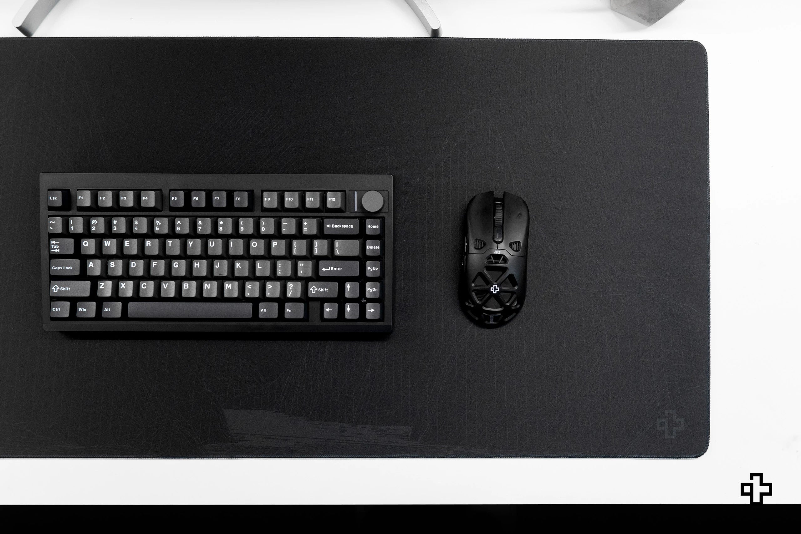 Deskmat Mousepad Flow Dark 4mm Stitched Edges