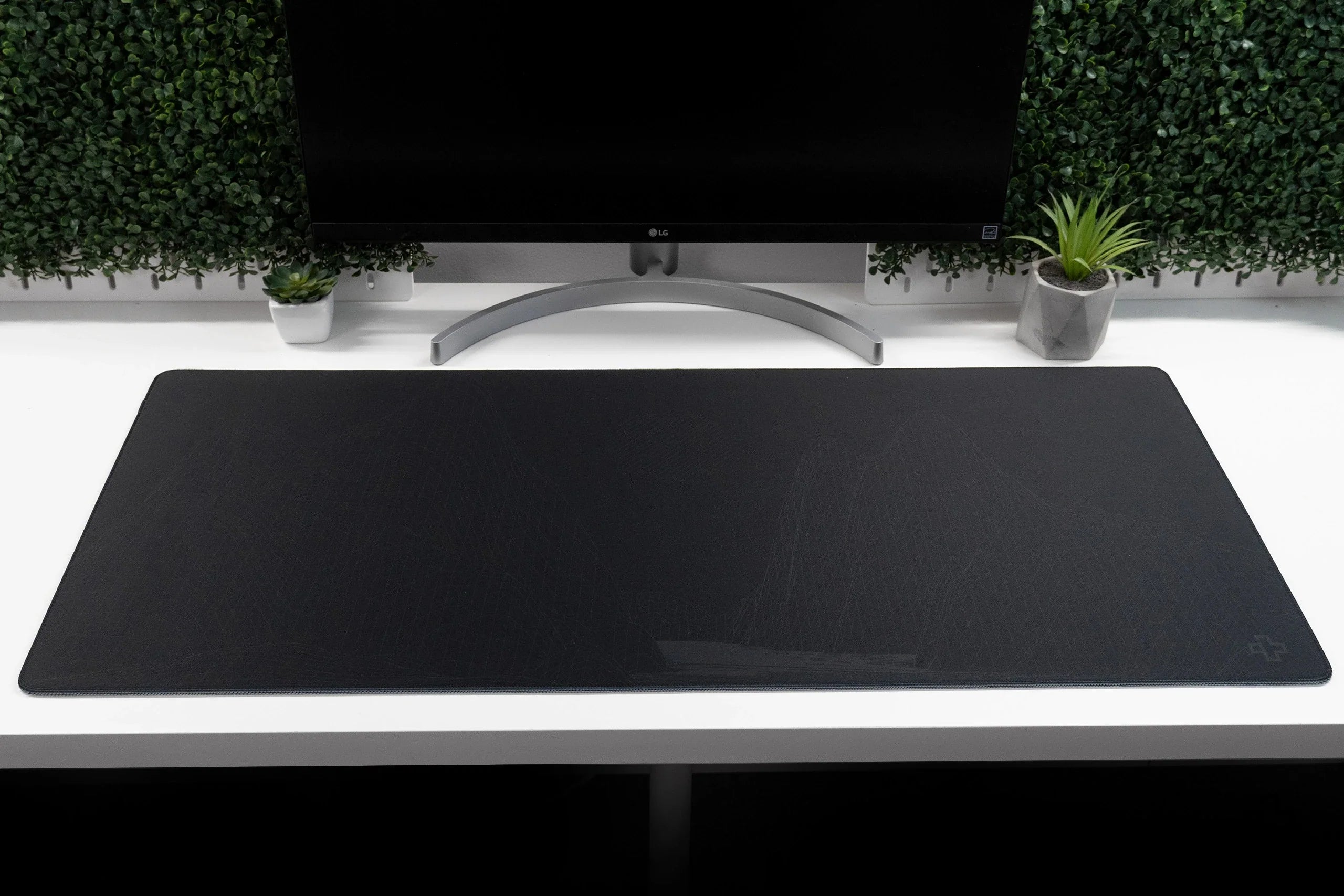 Deskmat Mousepad Flow Dark 4mm Stitched Edges