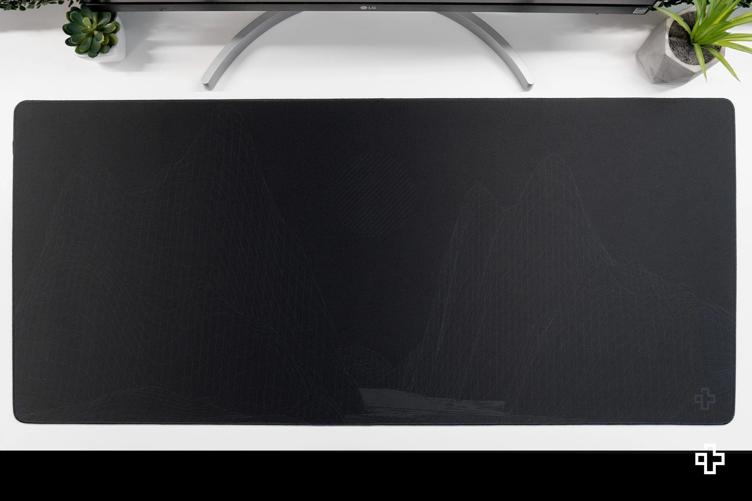 Deskmat Mousepad Flow Dark 4mm Stitched Edges
