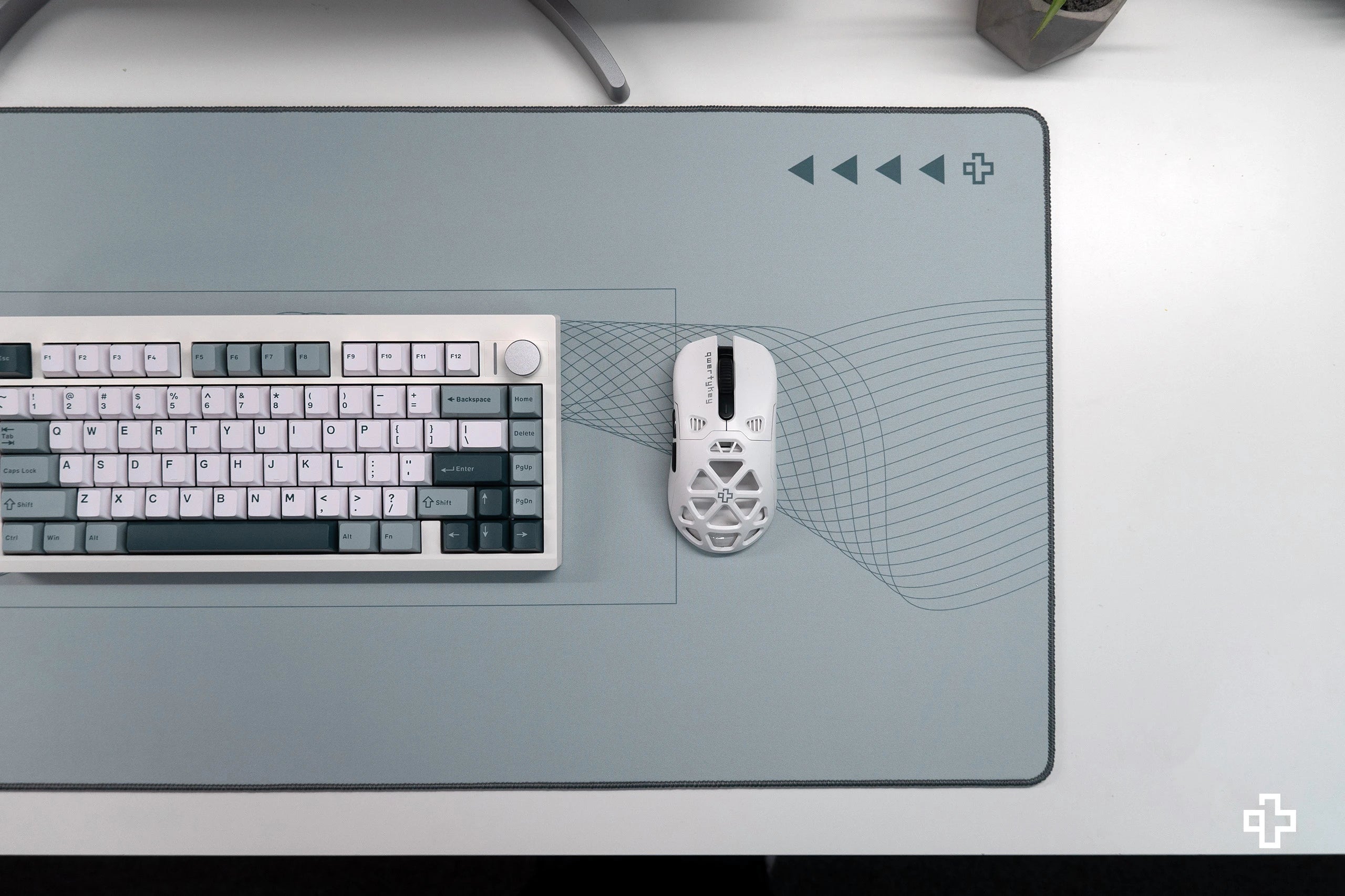 Deskmat Mousepad Flow Light 4mm Stitched Edges