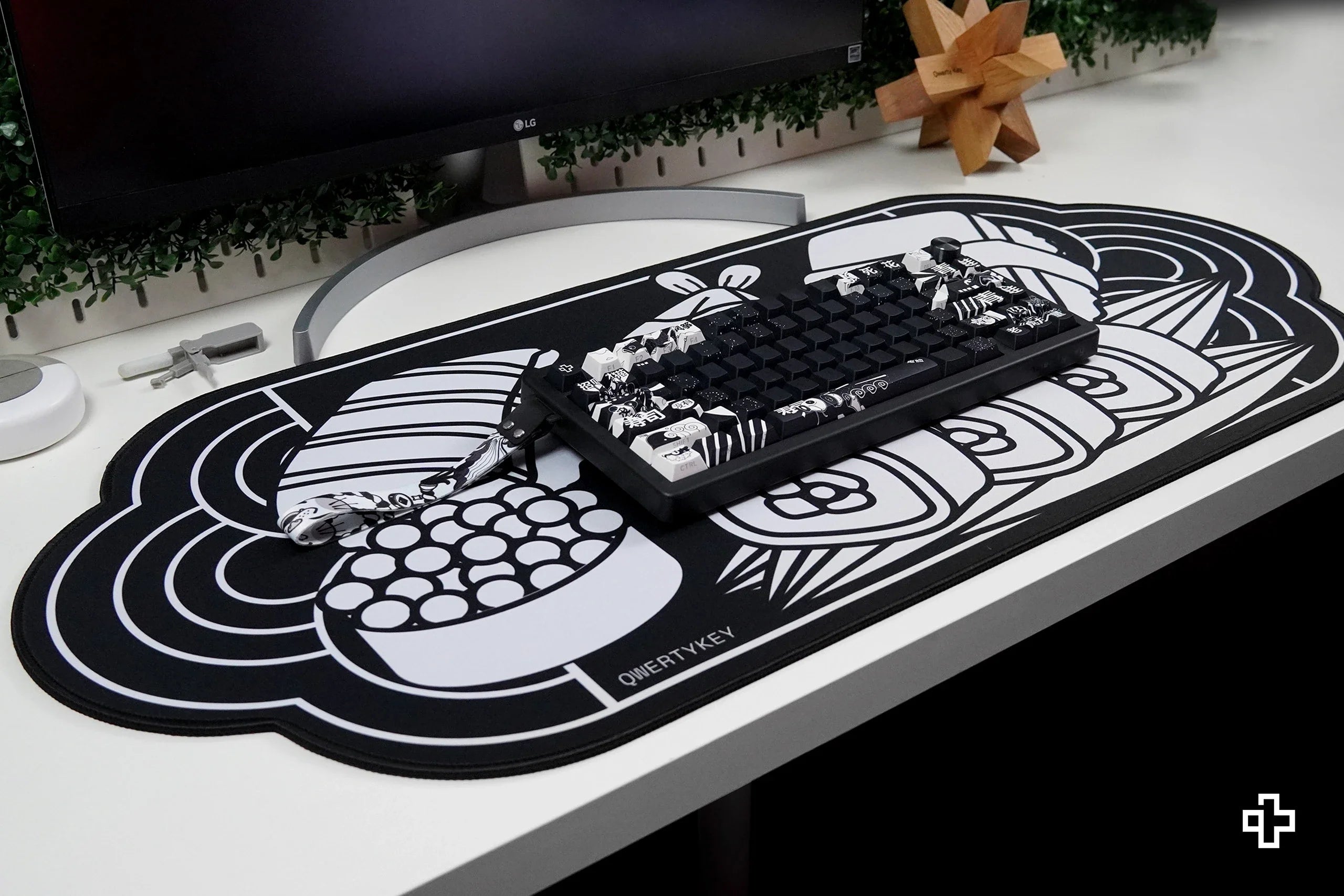 QwertyKey MOMO Deskmat 4mm Stitched Edges