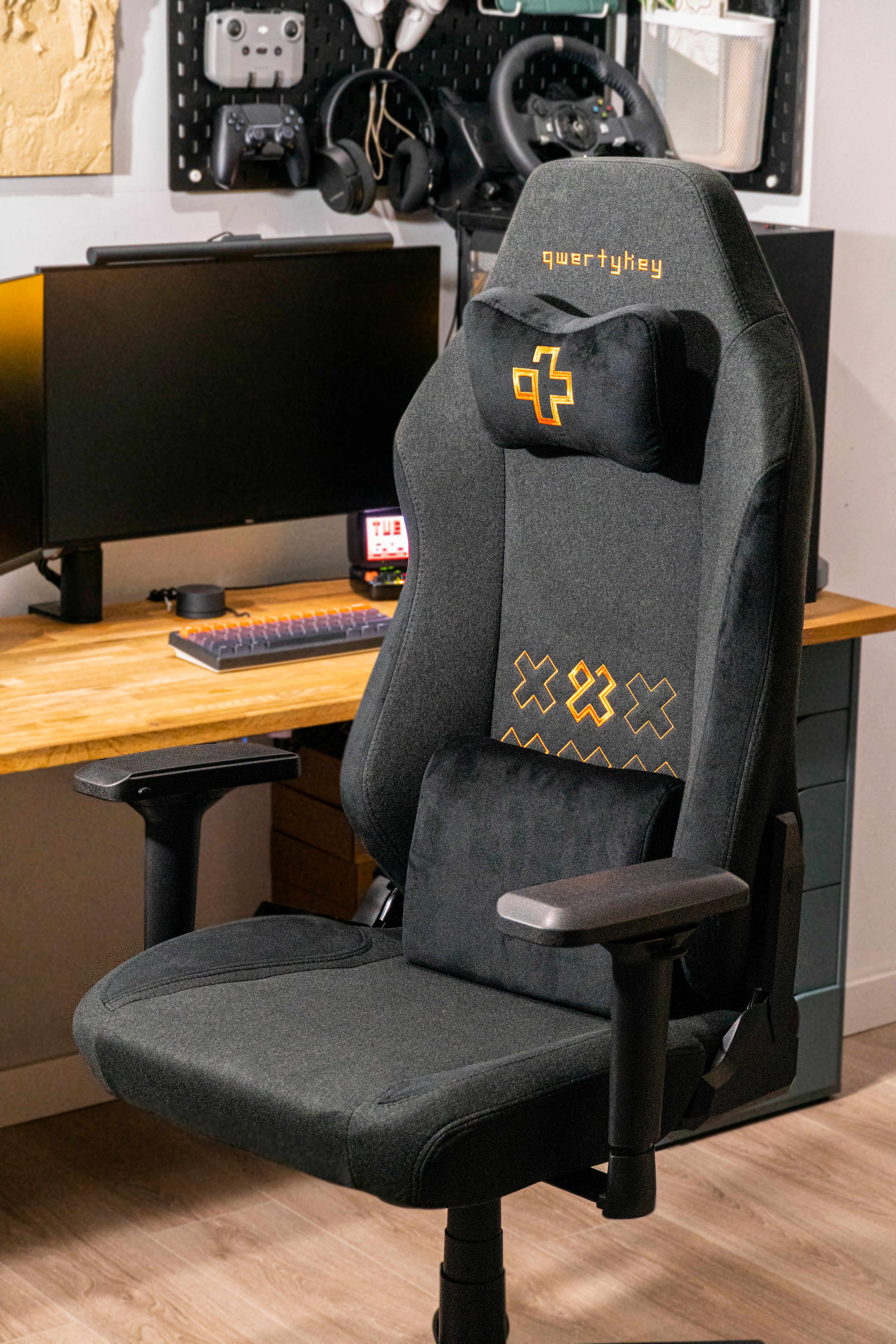 QwertyKey - QK/CTRL, Black Gaming Chair