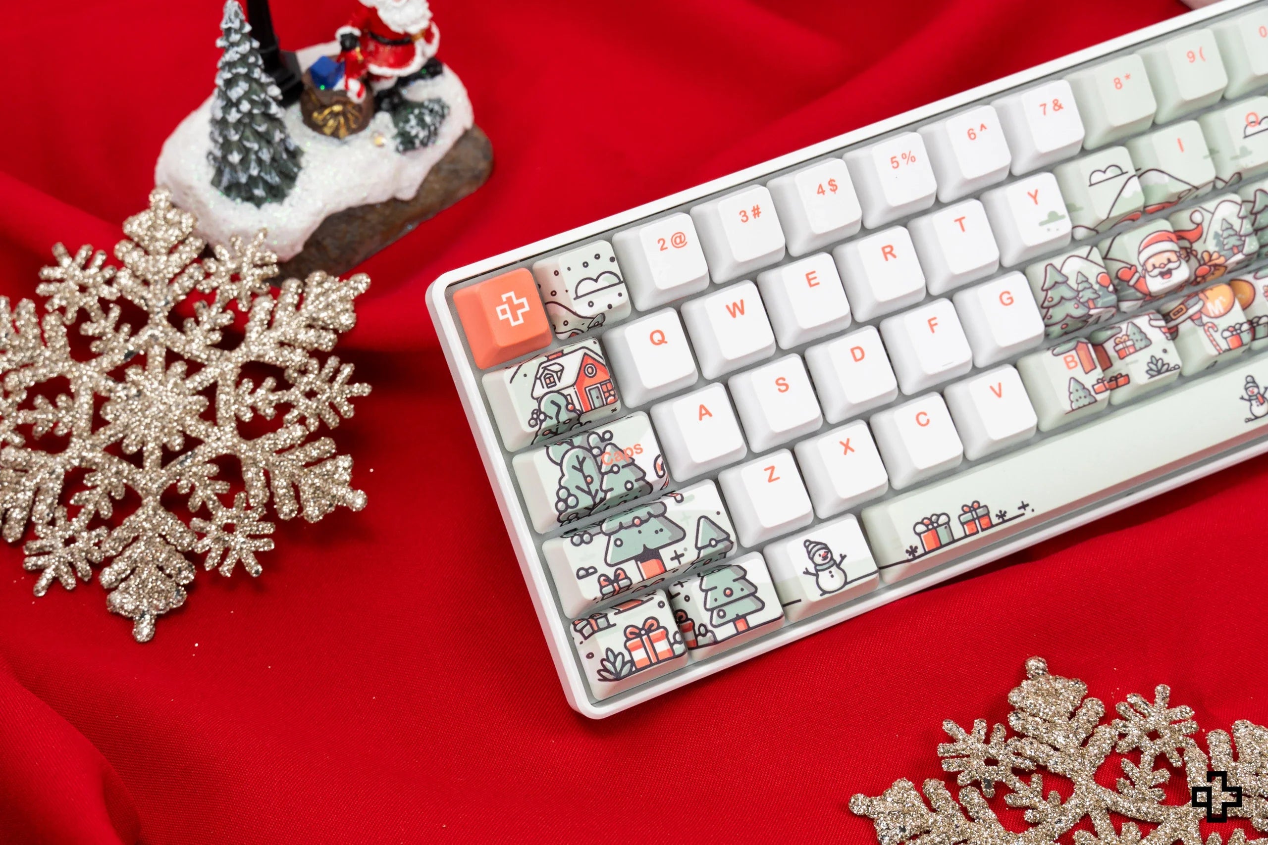 QwertyKey Santa Hotswap Christmas Mechanical Gaming Keyboard
